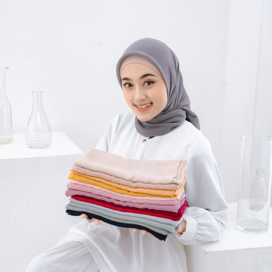 Kerudung Segiempat Polos BELLA SQUARE Hijab Pollycotton